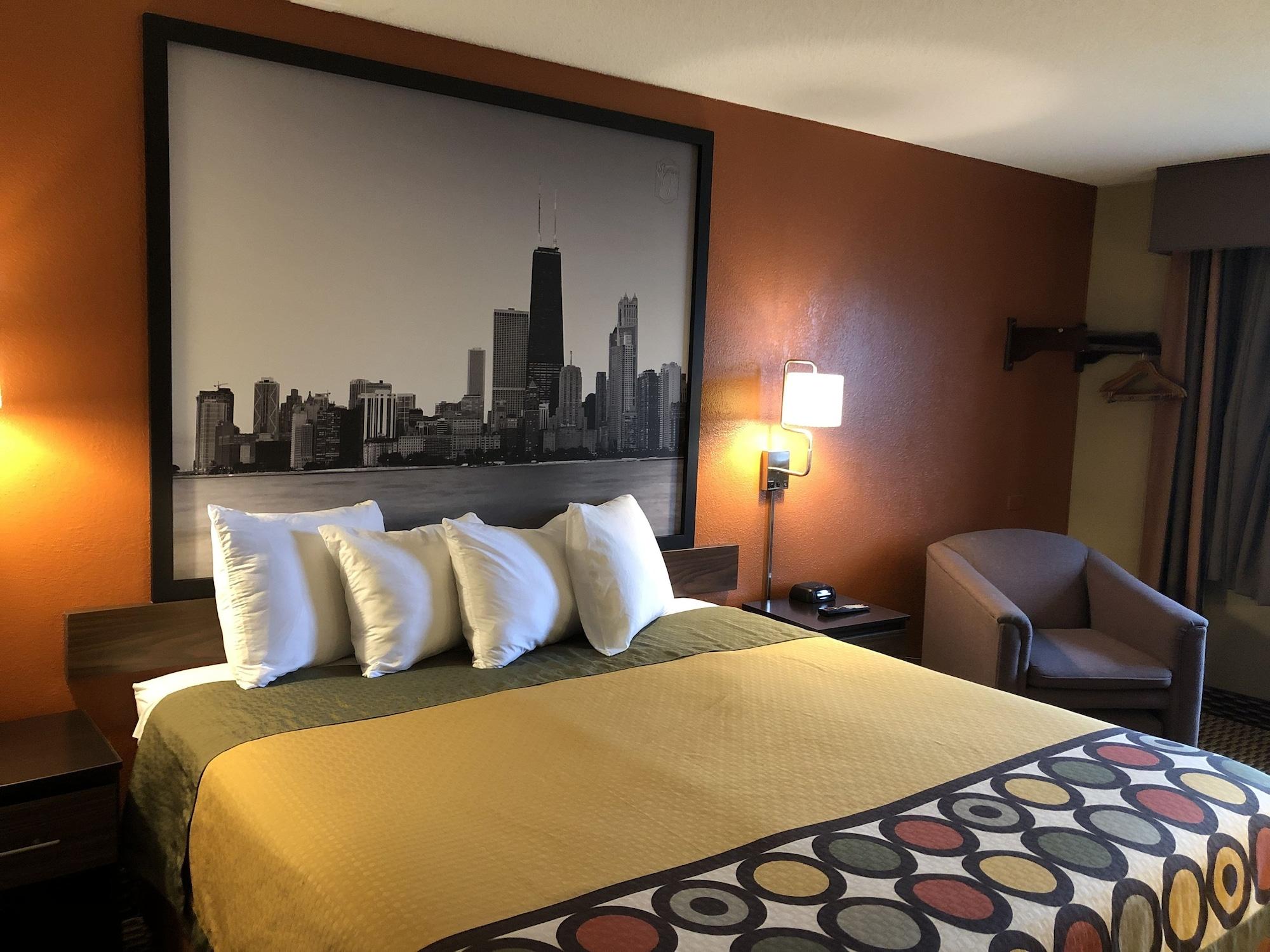 Super 8 By Wyndham Crystal Lake Bagian luar foto