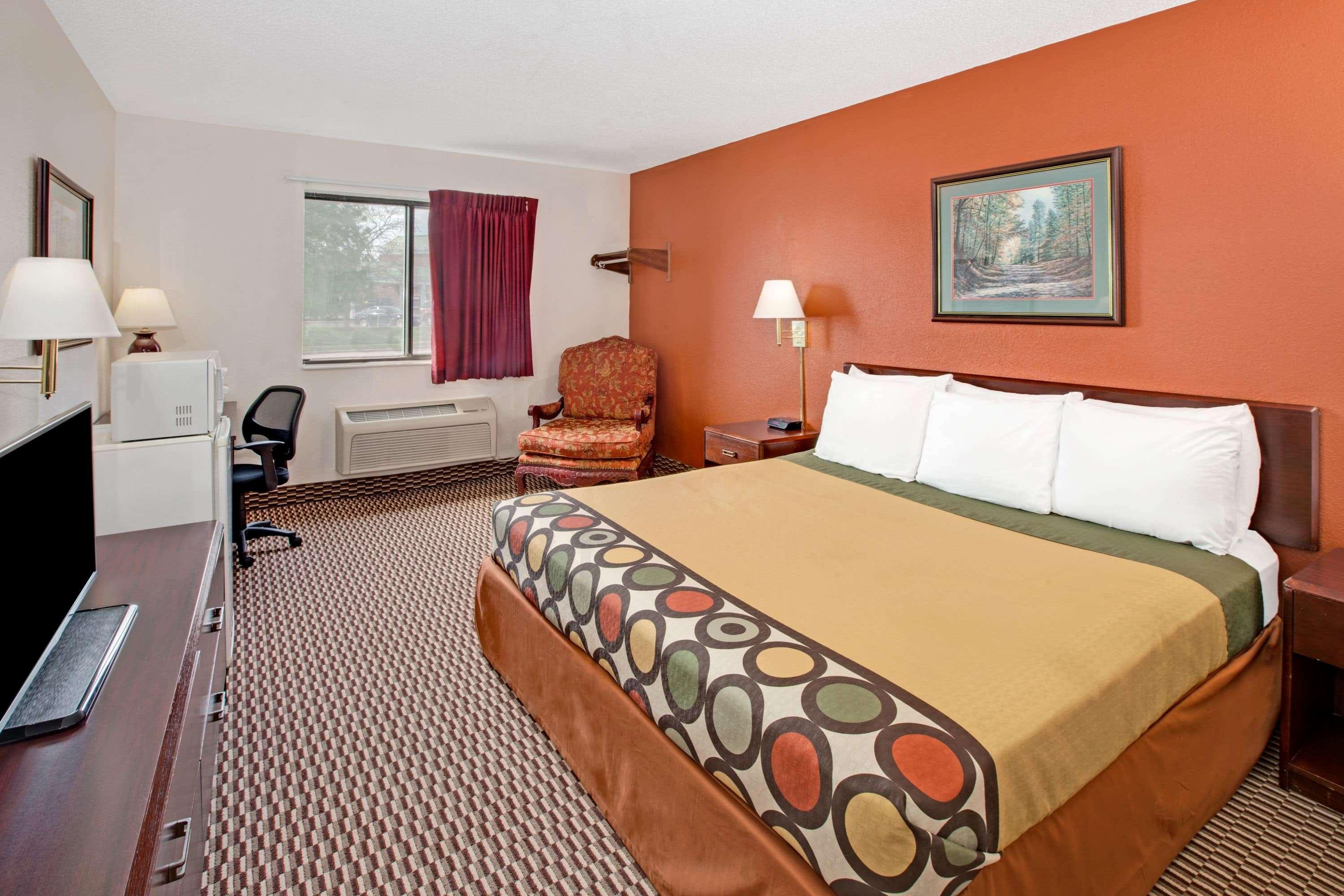 Super 8 By Wyndham Crystal Lake Bagian luar foto