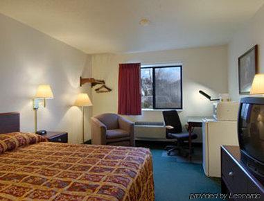 Super 8 By Wyndham Crystal Lake Ruang foto